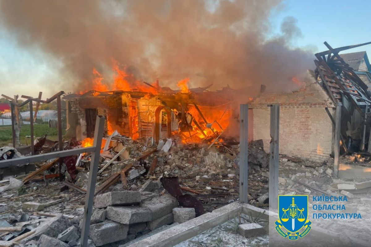 Поранені цивільні та пошкоджені приватні будинки - на Київщині фіксують наслідки атаки рф Поранені цивільні та пошкоджені приватні будинки - на Київщині фіксують наслідки атаки рф