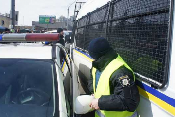 У Миколаєві стрілянина на зупинці: поранені двоє чоловіків  У Миколаєві стрілянина на зупинці: поранені двоє чоловіків