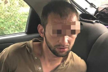 Под Киевом мужчина зарезал родную сестру, двух квартирантов и ранил мать  Под Киевом мужчина зарезал родную сестру, двух квартирантов и ранил мать