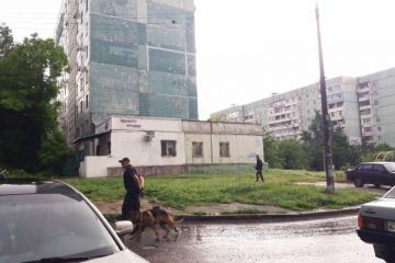 У  Запоріжжі чоловіки влаштували перестрілку  у спальному районі міста. У  Запоріжжі чоловіки влаштували перестрілку  у спальному районі міста.