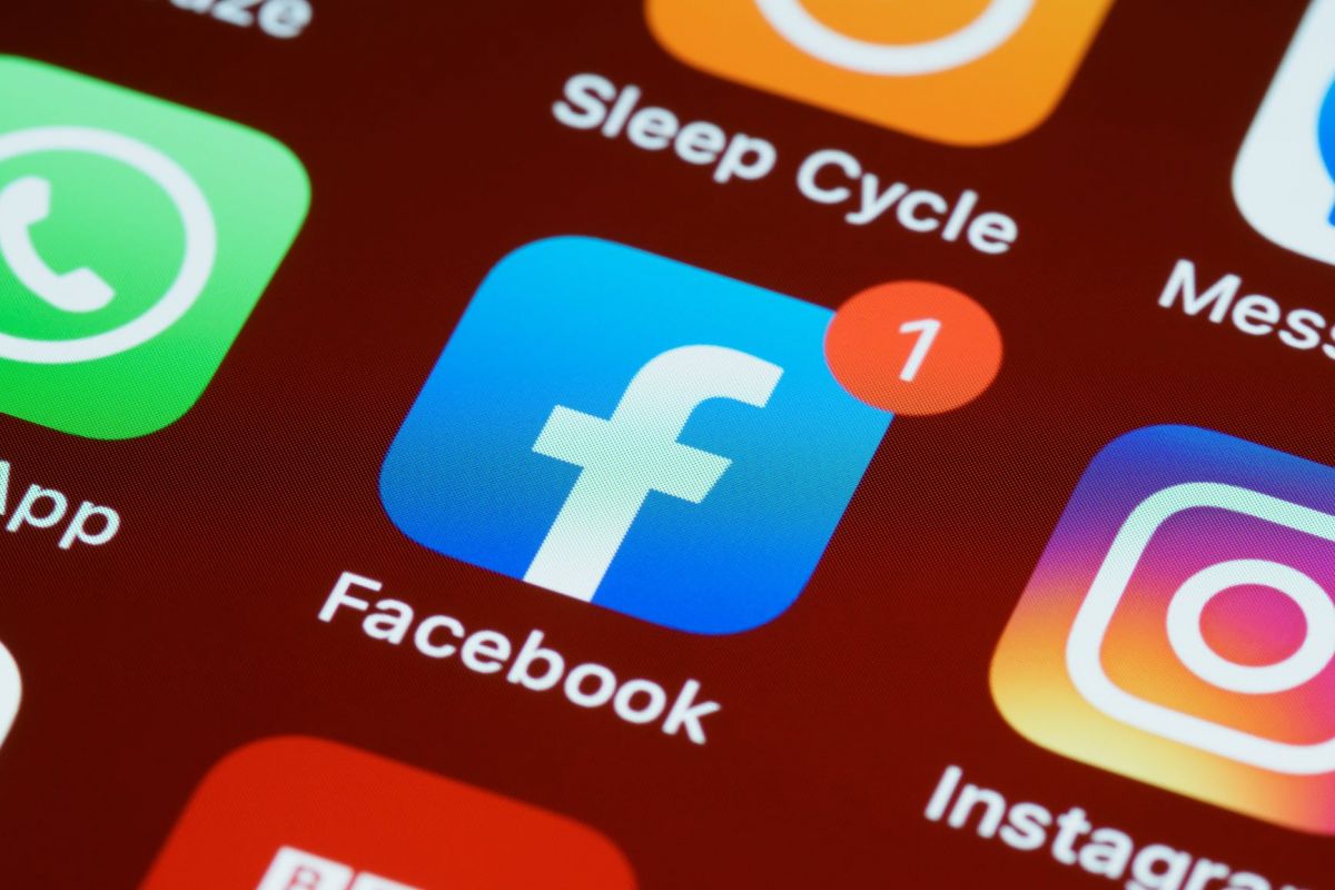 Відповідальність політиків за дописи в Facebook Відповідальність політиків за дописи в Facebook
