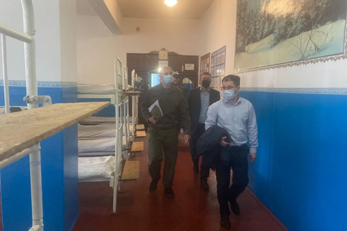 Керівник Покровської окружної прокуратури провів особистий прийом засуджених у ДУ «Селидівська виправна колонія № 32» (ФОТО) Керівник Покровської окружної прокуратури провів особистий прийом засуджених у ДУ «Селидівська виправна колонія № 32» (ФОТО)