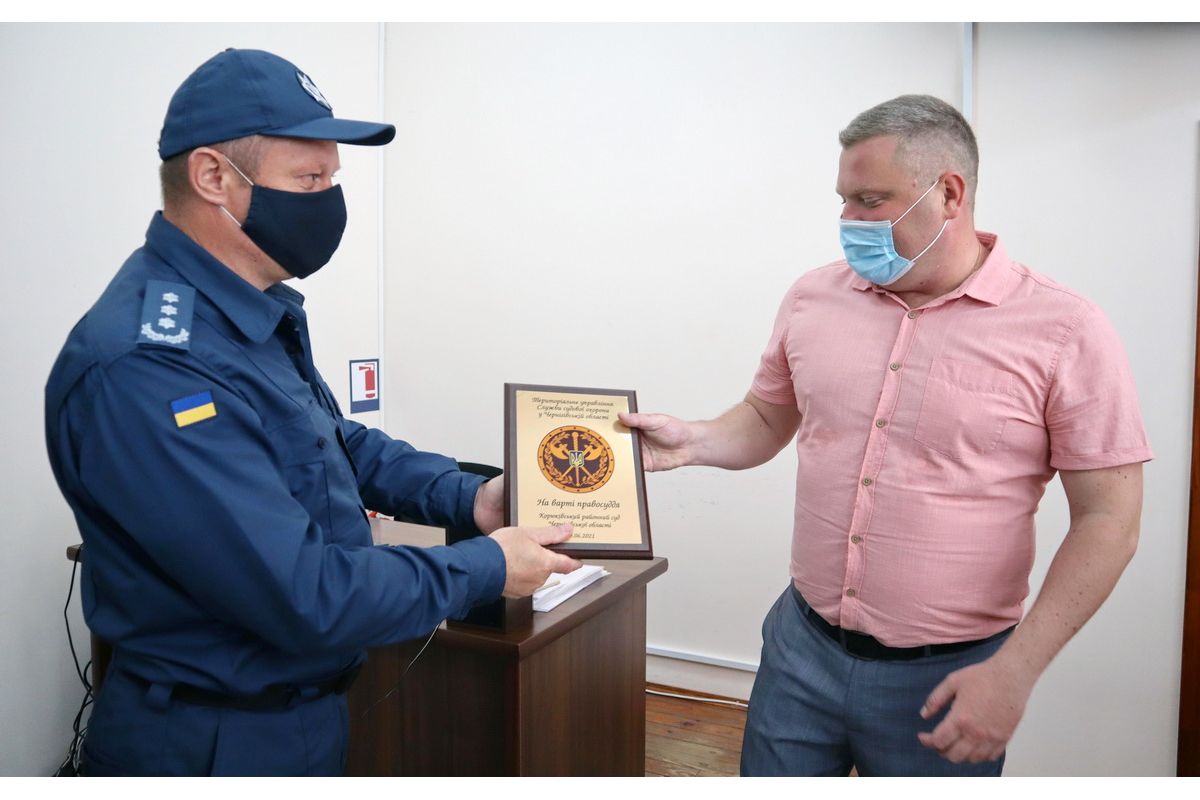 Судові охоронці Чернігівщини взяли під захист черговий об’єкт судової влади – Корюківський районний суд Судові охоронці Чернігівщини взяли під захист черговий об’єкт судової влади – Корюківський районний суд