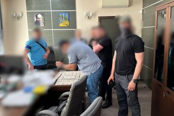 Посадовця податкової служби Київщини викрито на одержанні хабаря від приватного підприємця Посадовця податкової служби Київщини викрито на одержанні хабаря від приватного підприємця