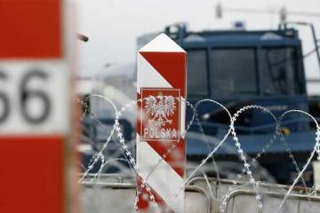 Польща перекидає військову техніку до кордону з білоруссю  Польща перекидає військову техніку до кордону з білоруссю