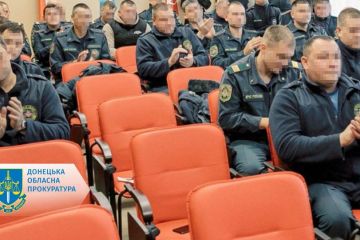 Допомагають ворогу приховувати сліди злочинів у розбомбленому Маріуполі – судитимуть 15 експравоохоронців Допомагають ворогу приховувати сліди злочинів у розбомбленому Маріуполі – судитимуть 15 експравоохоронців