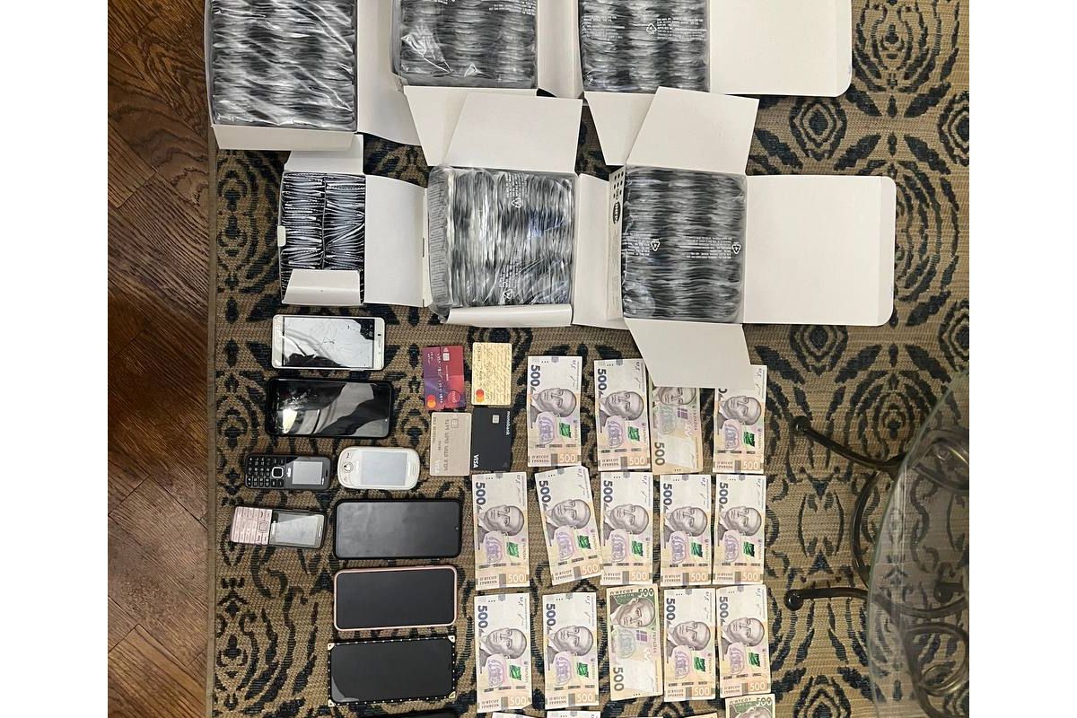 На Київщині повідомлено про підозру трьом сутенерам На Київщині повідомлено про підозру трьом сутенерам