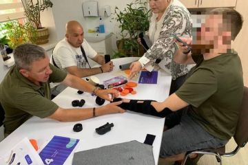 На прохання Відділення НОК України в Київській області українському бійцю встановлено інноваційний soft-протез руки для ранньої реабілітації На прохання Відділення НОК України в Київській області українському бійцю встановлено інноваційний soft-протез руки для ранньої реабілітації