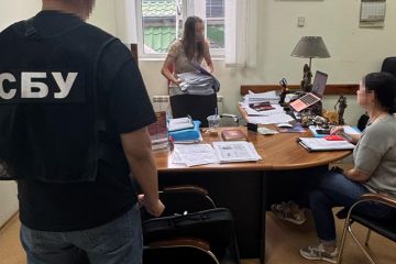 СБУ викрила адвокатку з Дніпра, яка вимагала хабарі з військовослужбовців за демобілізацію СБУ викрила адвокатку з Дніпра, яка вимагала хабарі з військовослужбовців за демобілізацію