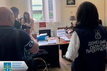 Викрито адвокатку у вимаганні 1 500 доларів США за сприяння військовослужбовцю у демобілізації Викрито адвокатку у вимаганні 1 500 доларів США за сприяння військовослужбовцю у демобілізації