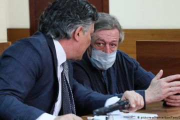 Михайлу Єфремову винесли вирок у смертельній аварії Михайлу Єфремову винесли вирок у смертельній аварії