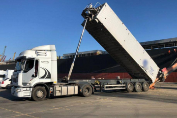 Полиция пресекла попытку вывезти из Украины зерно на 7 млн долларов Полиция пресекла попытку вывезти из Украины зерно на 7 млн долларов