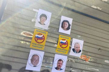 Ось такі листівки з'явилися у Мелітополі Ось такі листівки з'явилися у Мелітополі