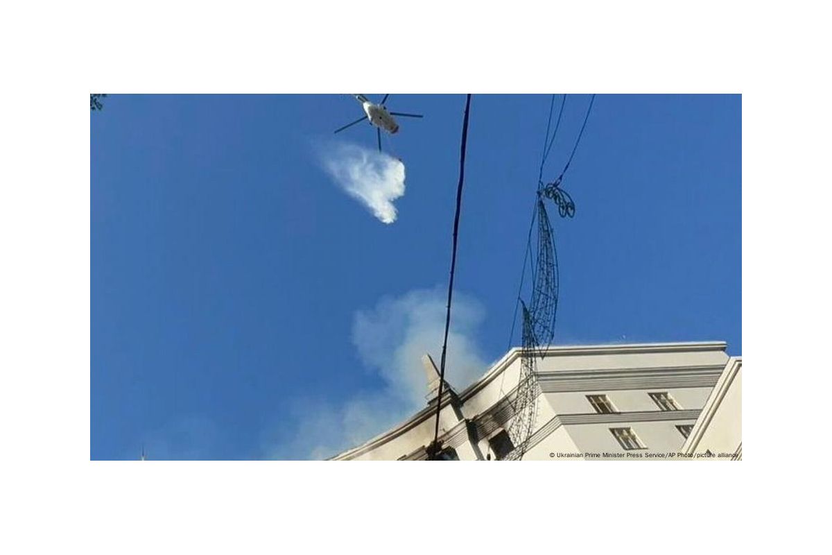У будівлю Кабміну били ракетою "Іскандер" - дипломатка ЄС У будівлю Кабміну били ракетою "Іскандер" - дипломатка ЄС