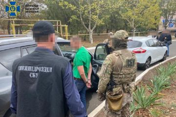 На Одещині СБУ підозрює керівництво Таїровської селищної ради у вимаганні грошей з комерсантів На Одещині СБУ підозрює керівництво Таїровської селищної ради у вимаганні грошей з комерсантів