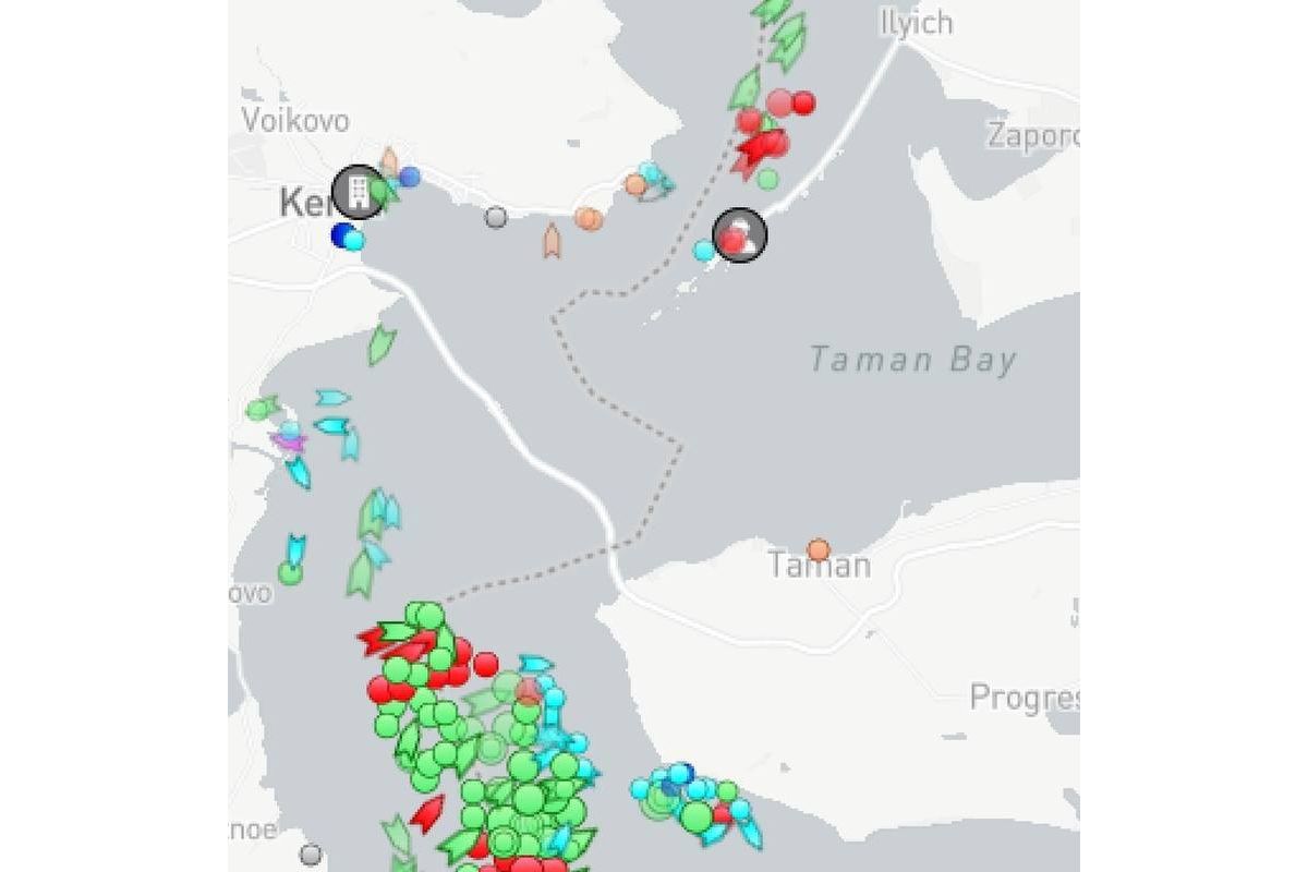 У Керченській протоці утворилася пробка із суден після вибуху на Кримському мосту 