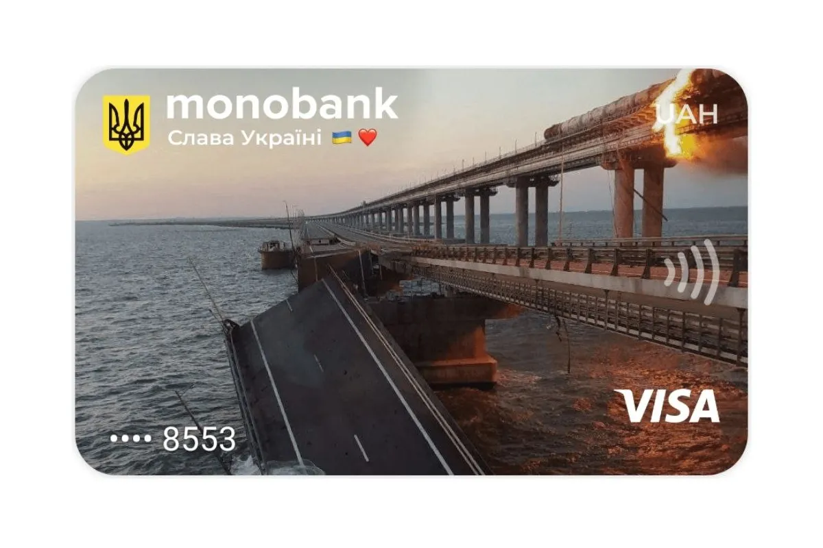 Монобанк оновив скін з приводу руйнування Кримського мосту