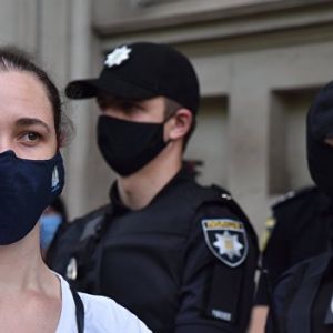Штраф за відсутність маски на вулиці не випишуть Штраф за відсутність маски на вулиці не випишуть