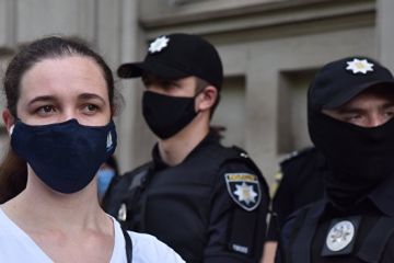 Штраф за відсутність маски на вулиці не випишуть Штраф за відсутність маски на вулиці не випишуть