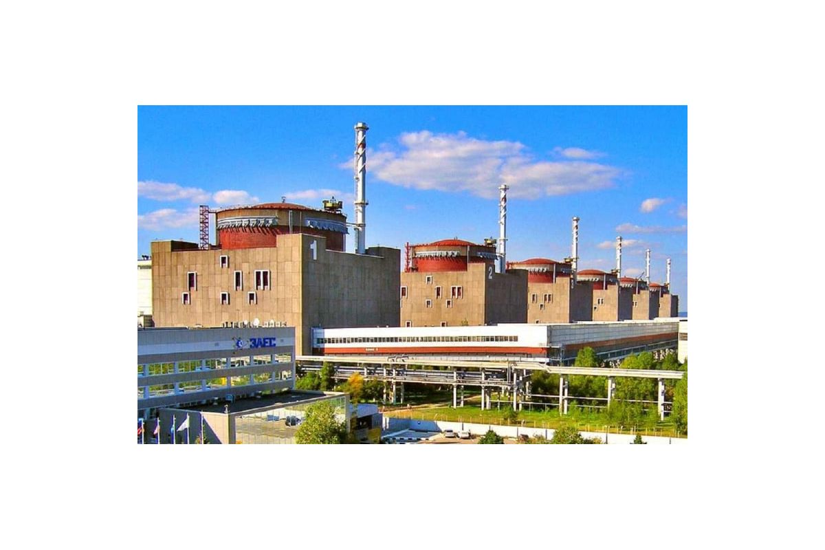 Російські військові завезли "Гради" на територію Запорізької АЕС та встановили біля сховища ядерних відходів Російські військові завезли "Гради" на територію Запорізької АЕС та встановили біля сховища ядерних відходів