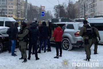 «В УДАРІ»: 56 тисяч євро - Управління стратегічних розслідувань Нацполіції в місті Києві разом із колегами-правоохоронцями викрили злочинну групу, що «спеціалізувалася» на вимаганні неіснуючих боргів «В УДАРІ»: 56 тисяч євро - Управління стратегічних розслідувань Нацполіції в місті Києві разом із колегами-правоохоронцями викрили злочинну групу, що «спеціалізувалася» на вимаганні неіснуючих боргів