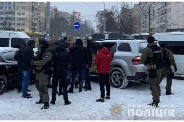 «В УДАРІ»: 56 тисяч євро - Управління стратегічних розслідувань Нацполіції в місті Києві разом із колегами-правоохоронцями викрили злочинну групу, що «спеціалізувалася» на вимаганні неіснуючих боргів «В УДАРІ»: 56 тисяч євро - Управління стратегічних розслідувань Нацполіції в місті Києві разом із колегами-правоохоронцями викрили злочинну групу, що «спеціалізувалася» на вимаганні неіснуючих боргів