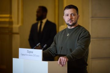 Володимир Зеленський у Парижі провів зустріч з Еммануелем Макроном та Олафом Шольцом Володимир Зеленський у Парижі провів зустріч з Еммануелем Макроном та Олафом Шольцом