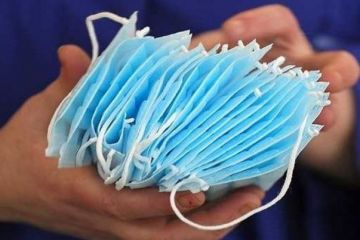 Супермаркети в Австрії роздають покупцям безкоштовні маски Супермаркети в Австрії роздають покупцям безкоштовні маски