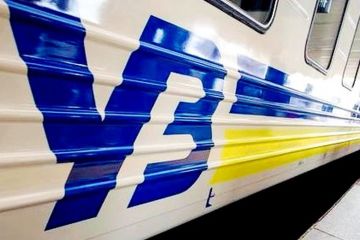 Укрзалізниця спростувала чутки про паперові маски у працівників Укрзалізниця спростувала чутки про паперові маски у працівників