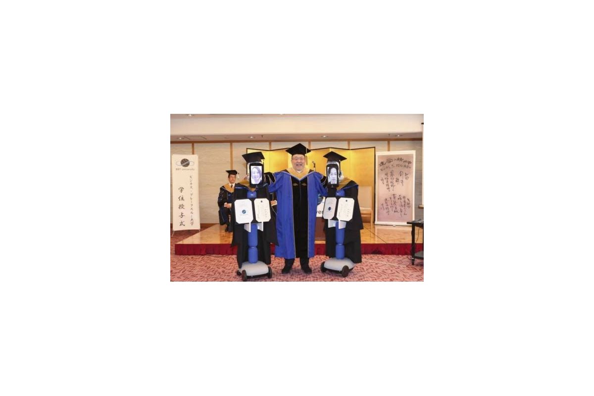 Японські студенти замінили себе на роботів, аби прийти на вручення дипломів Японські студенти замінили себе на роботів, аби прийти на вручення дипломів