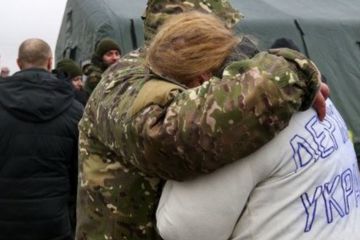 Російське вторгнення в Україну : У результаті обміну із російського полону сьогодні визволили 26 українців Російське вторгнення в Україну : У результаті обміну із російського полону сьогодні визволили 26 українців