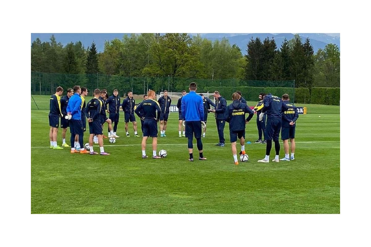 Збірна України майже в повному складі посилено тренується перед матчем з Шотландією Збірна України майже в повному складі посилено тренується перед матчем з Шотландією