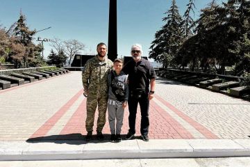 "Это дно", "Стыд и срам": Ломаченко угодил в скандал, вспомнив лозунг оккупантов (фото) "Это дно", "Стыд и срам": Ломаченко угодил в скандал, вспомнив лозунг оккупантов (фото)