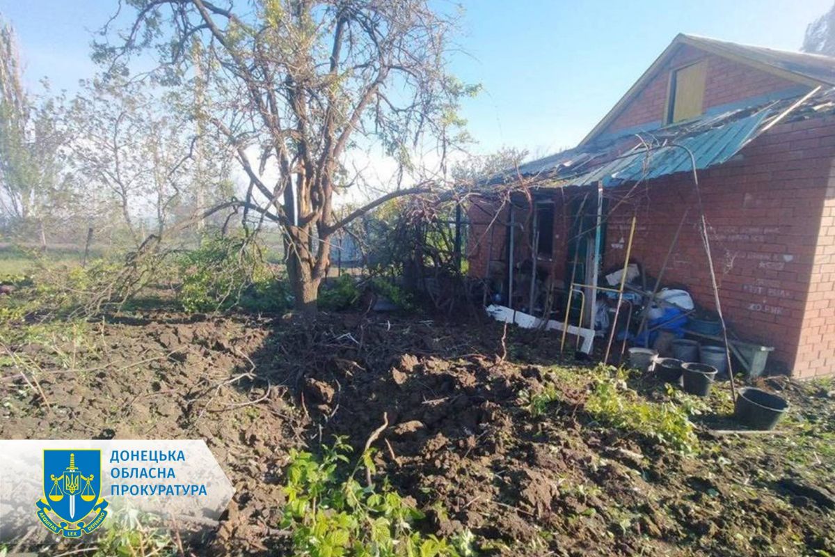 Ворог продовжує знищувати домівки селян - обстріляно Бахмутський район