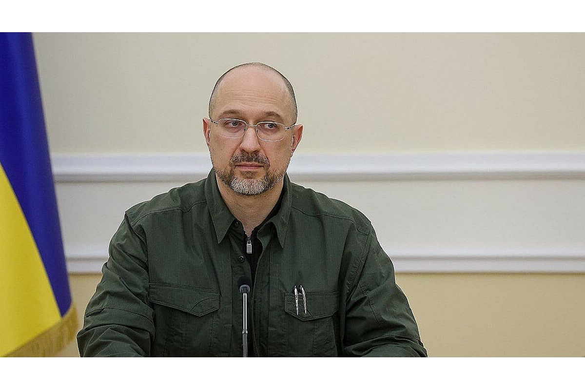 Російське вторгнення в Україну : Чоловікам не планують дозволяти виїзд за кордон, поки триває війна з Росією. Російське вторгнення в Україну : Чоловікам не планують дозволяти виїзд за кордон, поки триває війна з Росією.
