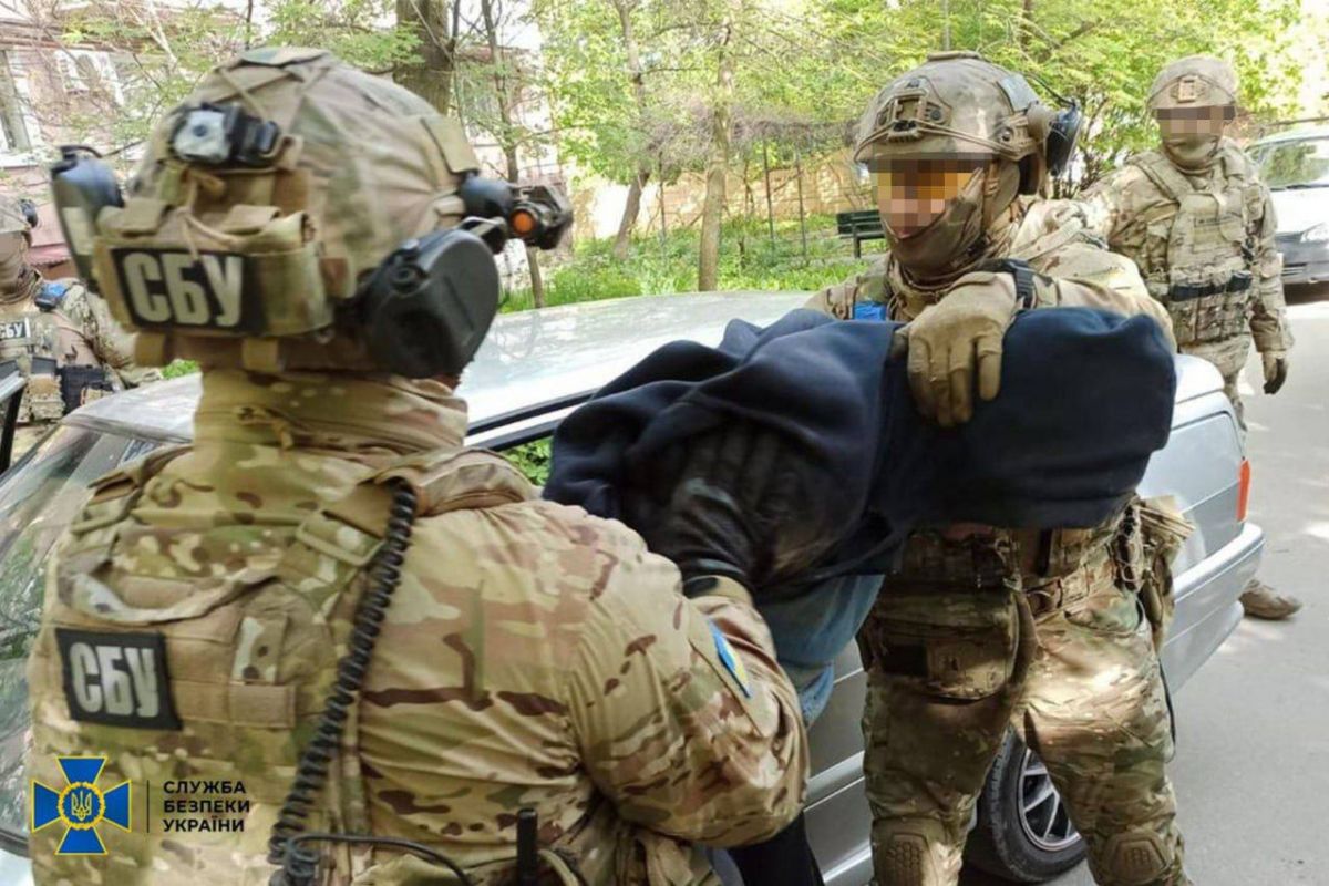 На Запоріжжі затримали російських агентів, які готували теракти проти командування ЗСУ та спецпризначенців СБУ На Запоріжжі затримали російських агентів, які готували теракти проти командування ЗСУ та спецпризначенців СБУ
