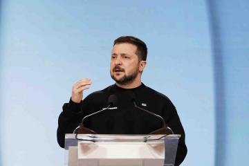 Президент Володимир Зеленський заявив, що Україна розраховує на зняття усіх обмежень на постачання зерна до країн Євросоюзу Президент Володимир Зеленський заявив, що Україна розраховує на зняття усіх обмежень на постачання зерна до країн Євросоюзу