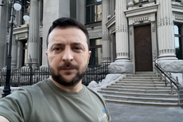 Битва за Сєвєродонецьк, мабуть, одна з найважчих за цю війну, і зокрема там вирішується доля Донбасу – звернення Президента України Битва за Сєвєродонецьк, мабуть, одна з найважчих за цю війну, і зокрема там вирішується доля Донбасу – звернення Президента України