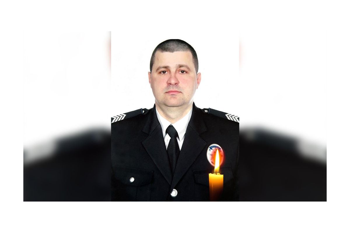 На Чернігівщині на міні підірвався автомобіль: загинув поліцейський, другий травмувався На Чернігівщині на міні підірвався автомобіль: загинув поліцейський, другий травмувався