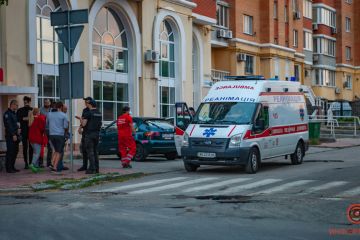 У середмісті Дніпра шестирічного хлопчика збив Ford У середмісті Дніпра шестирічного хлопчика збив Ford