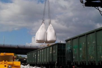 Відволікання уваги на мобільний телефон під час розвантажувальних робіт привело майстра підприємства на лаву підсудних Відволікання уваги на мобільний телефон під час розвантажувальних робіт привело майстра підприємства на лаву підсудних