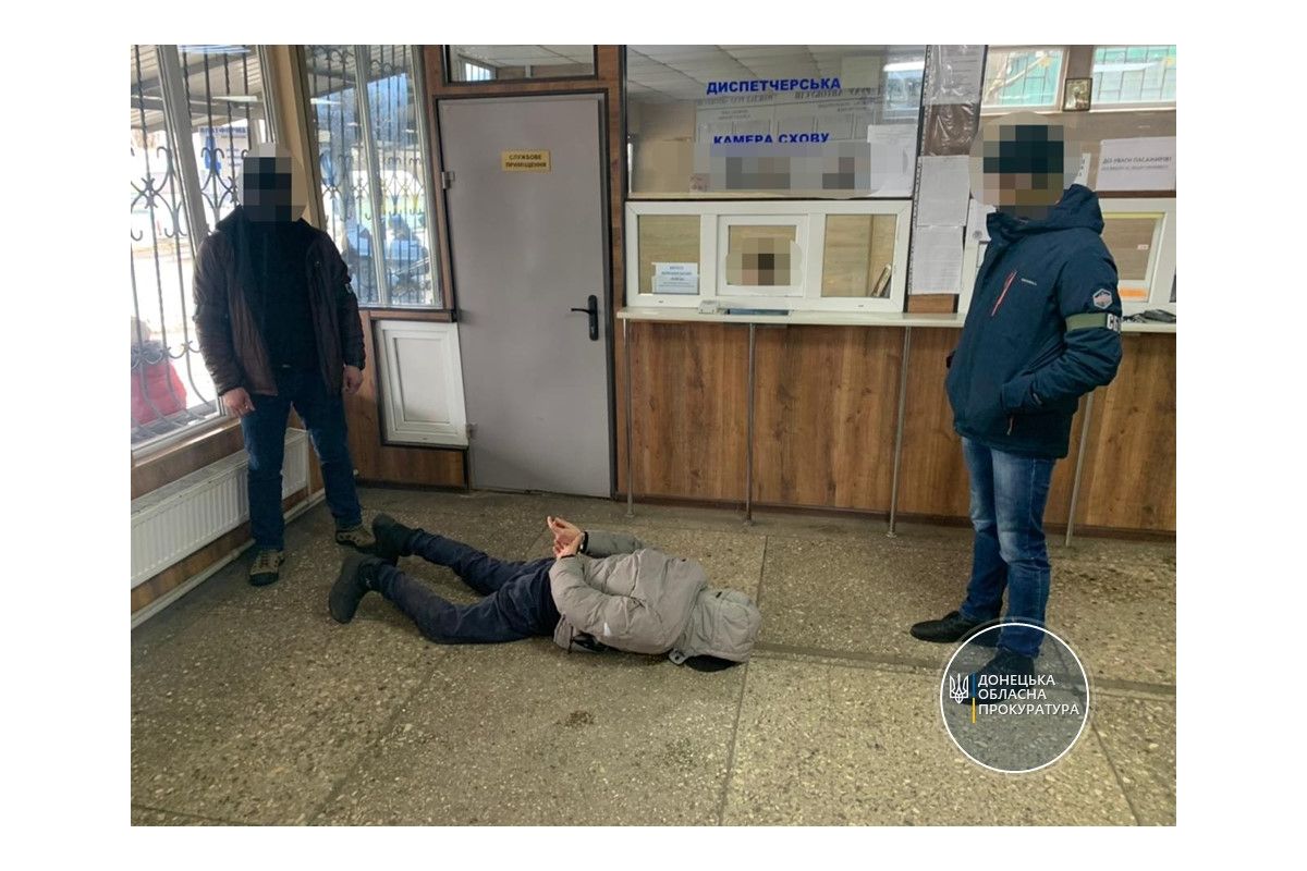 Двоє зрадників, які обвинувачуються у зборі секретних даних про військове озброєння ЗСУ, постануть перед судом (ФОТО) Двоє зрадників, які обвинувачуються у зборі секретних даних про військове озброєння ЗСУ, постануть перед судом (ФОТО)