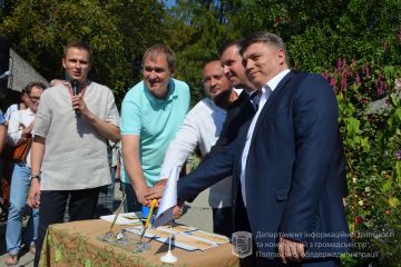 з нагоди 250-річчя Івана Котляревського в Полтаві презентували ювілейну марку з нагоди 250-річчя Івана Котляревського в Полтаві презентували ювілейну марку