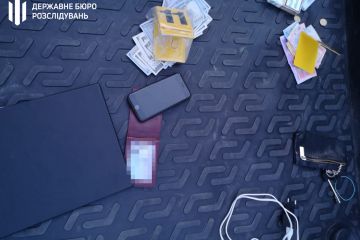 Дніпровський прокурор обіцяв закрити справу про зберігання наркотиків за 7 тисяч доларів Дніпровський прокурор обіцяв закрити справу про зберігання наркотиків за 7 тисяч доларів