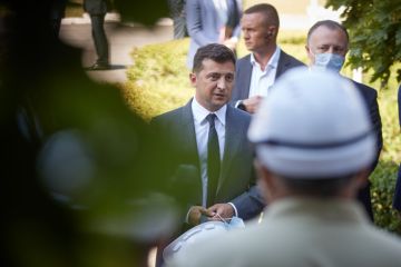 Володимир Зеленський за результатами наради на ХАЕС: Ми всі зацікавлені в українській атомній енергетиці Володимир Зеленський за результатами наради на ХАЕС: Ми всі зацікавлені в українській атомній енергетиці