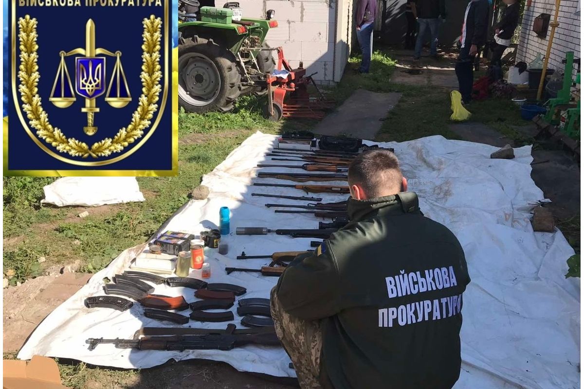 Військова прокуратура затримала на Чернігівщині колишнього працівника військової частини з арсеналом зброї Військова прокуратура затримала на Чернігівщині колишнього працівника військової частини з арсеналом зброї