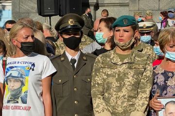 Олександра Дектярьова: Суміш почуттів гордості, радості і гіркоти… Мій чоловік Дектярьов Віктор Миколайович, як учасник бойових дій в боях за Іловайськ у 2014 році, 29 серпня був нагороджений орденом «За мужність» ІІІ ступеня посмертно Олександра Дектярьова: Суміш почуттів гордості, радості і гіркоти… Мій чоловік Дектярьов Віктор Миколайович, як учасник бойових дій в боях за Іловайськ у 2014 році, 29 серпня був нагороджений орденом «За мужність» ІІІ ступеня посмертно