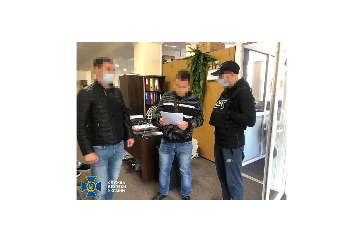 У Дніпрі СБУ викрила директора КП міськради, який «заробляв» на тендерах У Дніпрі СБУ викрила директора КП міськради, який «заробляв» на тендерах