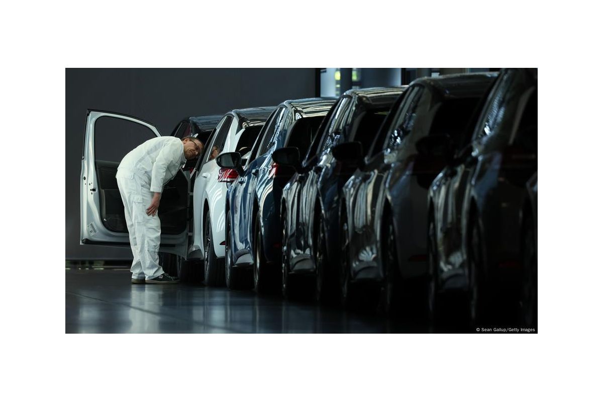 Приїхали: Мерц скликав саміт через кризу німецького автопрому Приїхали: Мерц скликав саміт через кризу німецького автопрому