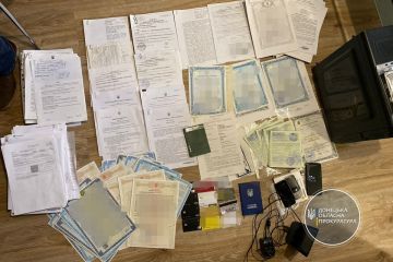 У Донецькій області викрито групу осіб, які заволоділи соціальними виплатами громадян з тимчасово окупованих територій  У Донецькій області викрито групу осіб, які заволоділи соціальними виплатами громадян з тимчасово окупованих територій